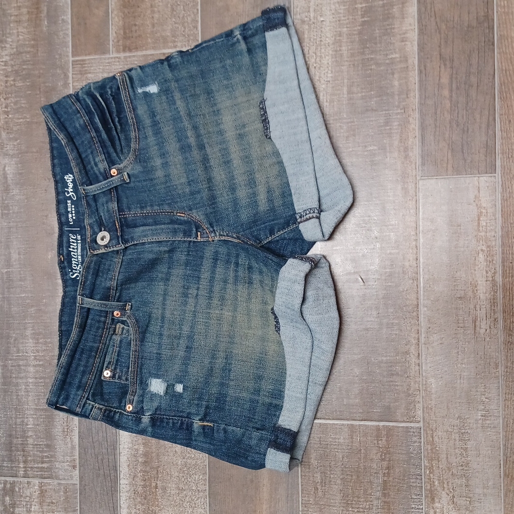 LEVIS SIGNATURE LOW RISE SHORTS NWOT
